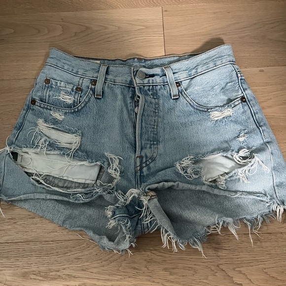 Levis 501 Jean shorts - Picture 3 of 5